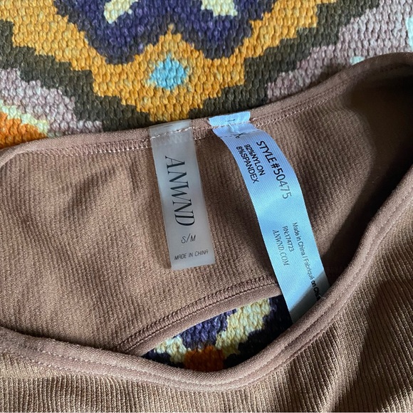 ALX Couture ANWND CAMEL CUTOUT DETAIL LONG SLEEVE TOP Size S/M Brand New w/o Tag - Picture 3 of 6